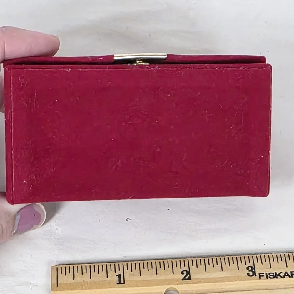 DPT Vintage Red Velvet Travel Jewelry Box Case Clamshell Style Lined 4x2.25‎ In